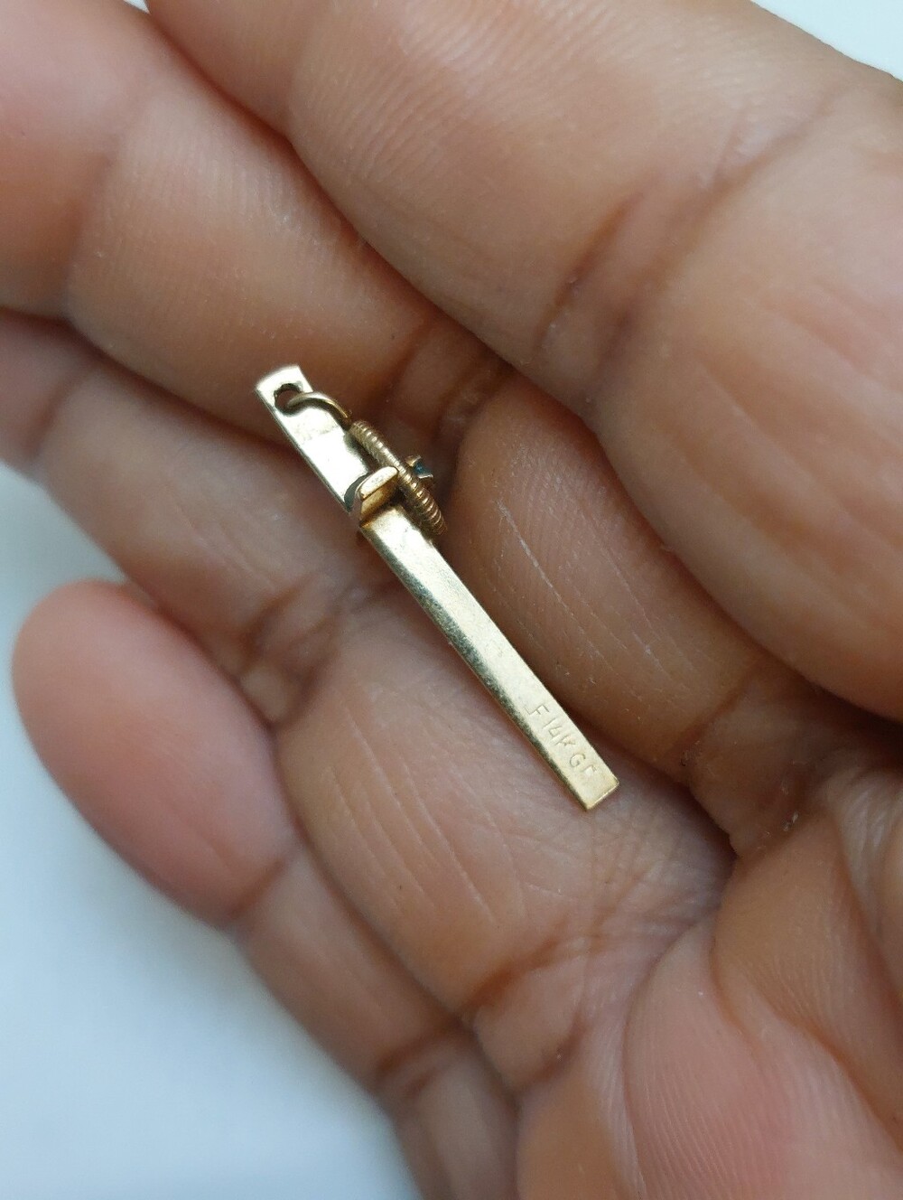 14K GF Yellow Gold Filled Cross Pensant With Tiny Green Stone - Picture 3 of 6